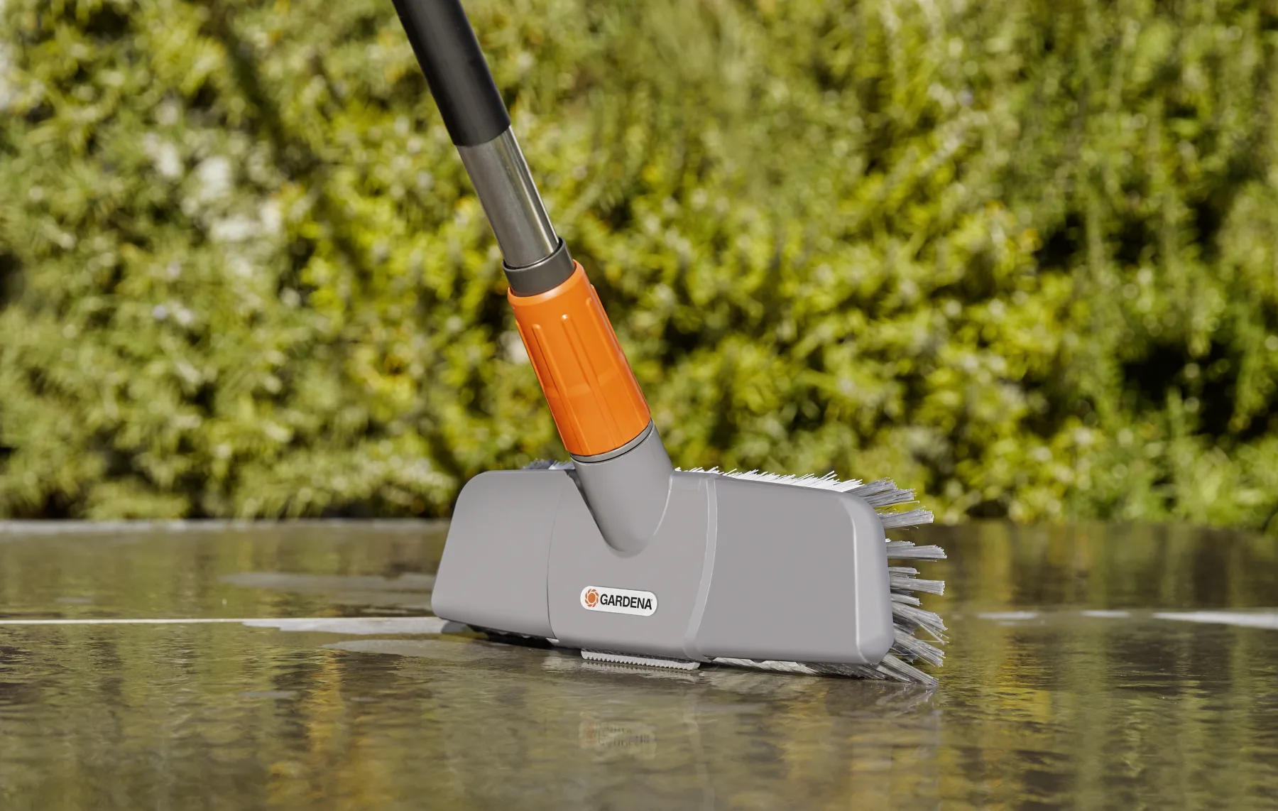 GARDENA čisticí kartáč na robustní povrchy Comfort, plochá stříkací tryska