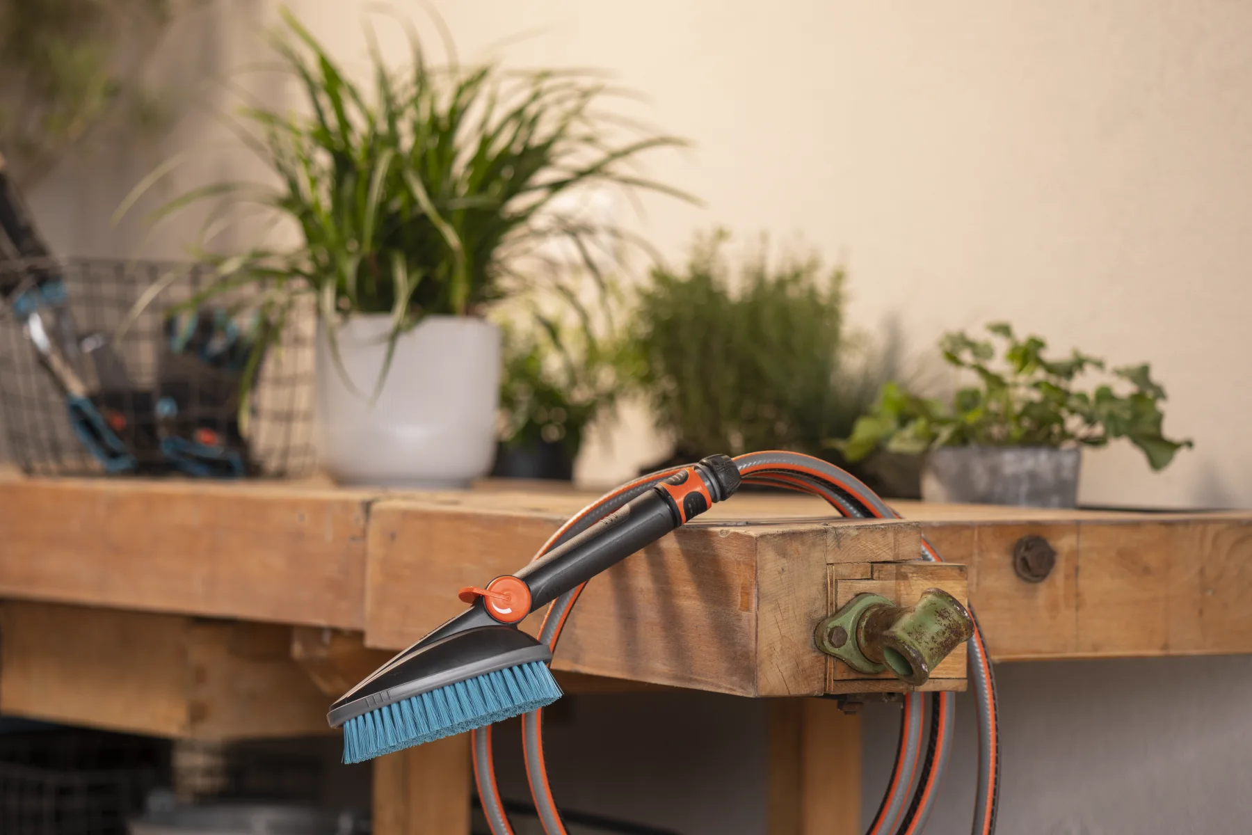 Cleansystem ruční kartáč M tvrdý, s přípojkou na hadici