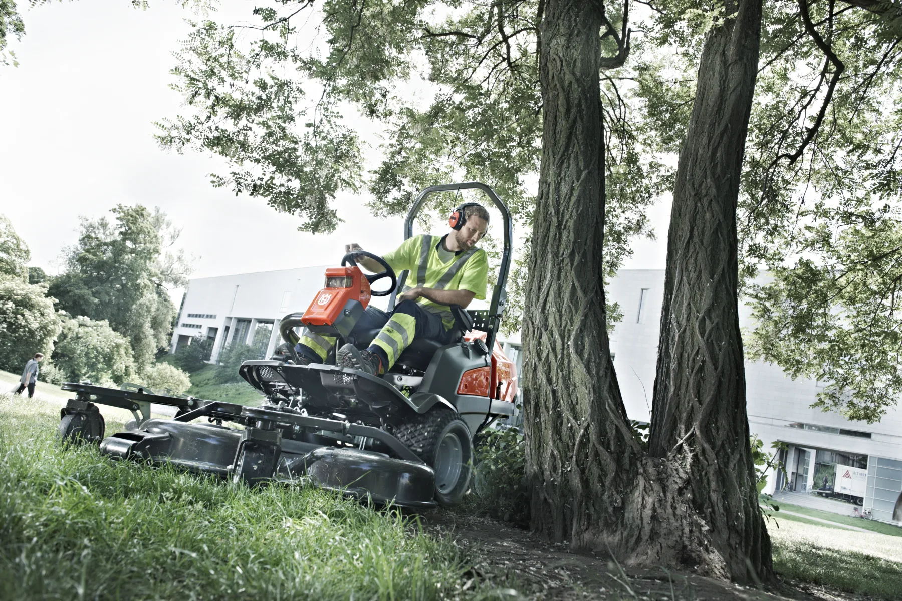 HUSQVARNA P 525DX s kabinou (bez žac. ústrojí)
