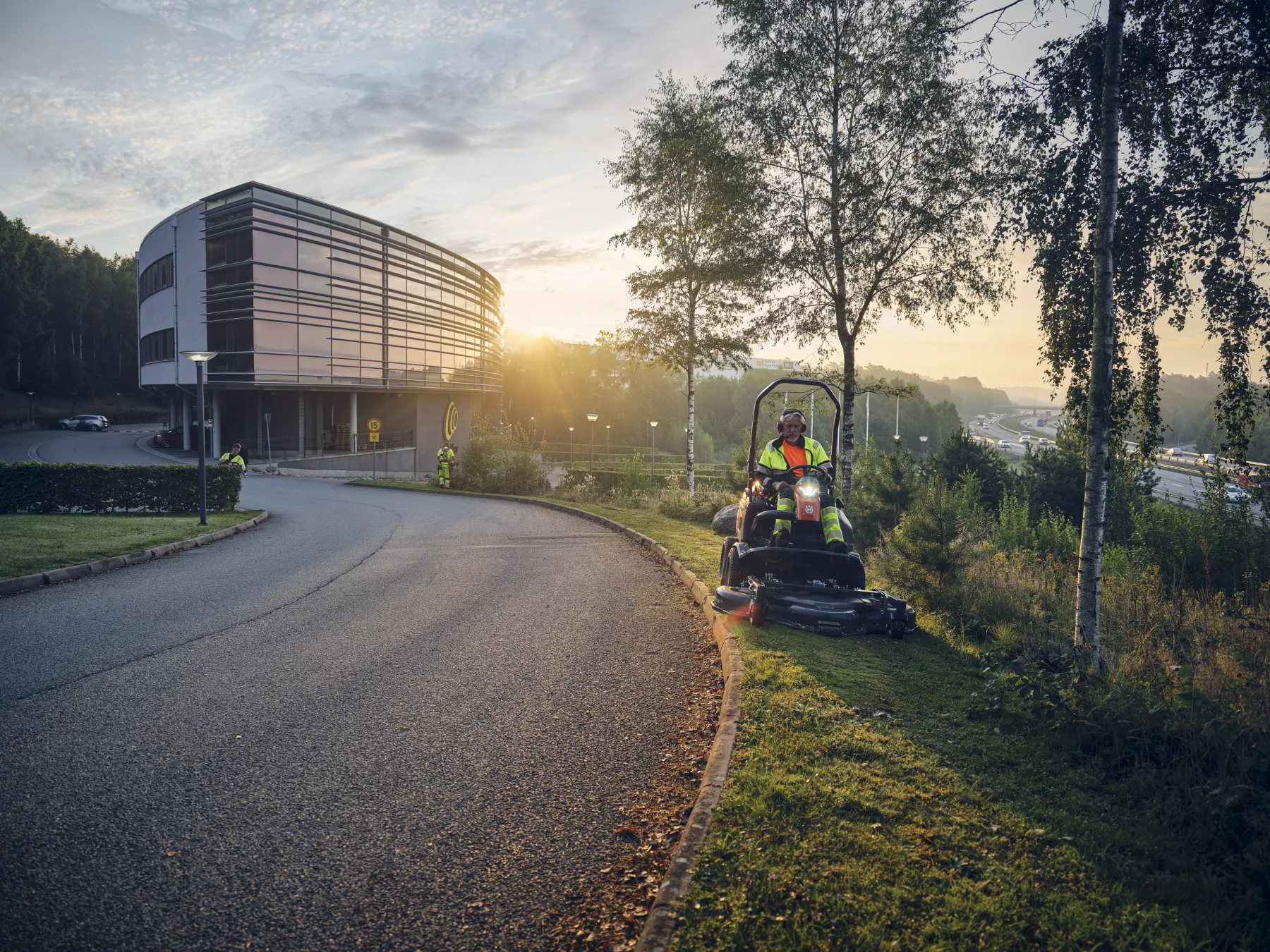 HUSQVARNA P 525DX s kabinou (bez žac. ústrojí)