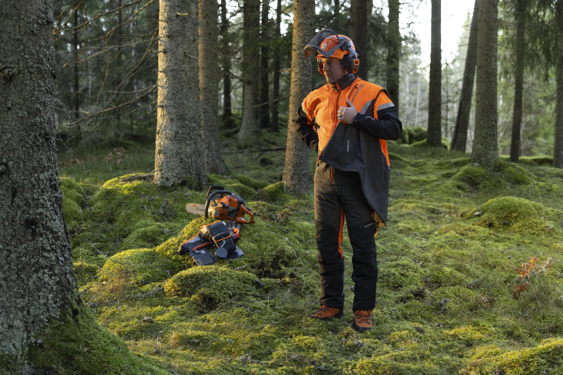 Vesta pro práci v lese Husqvarna, Technical