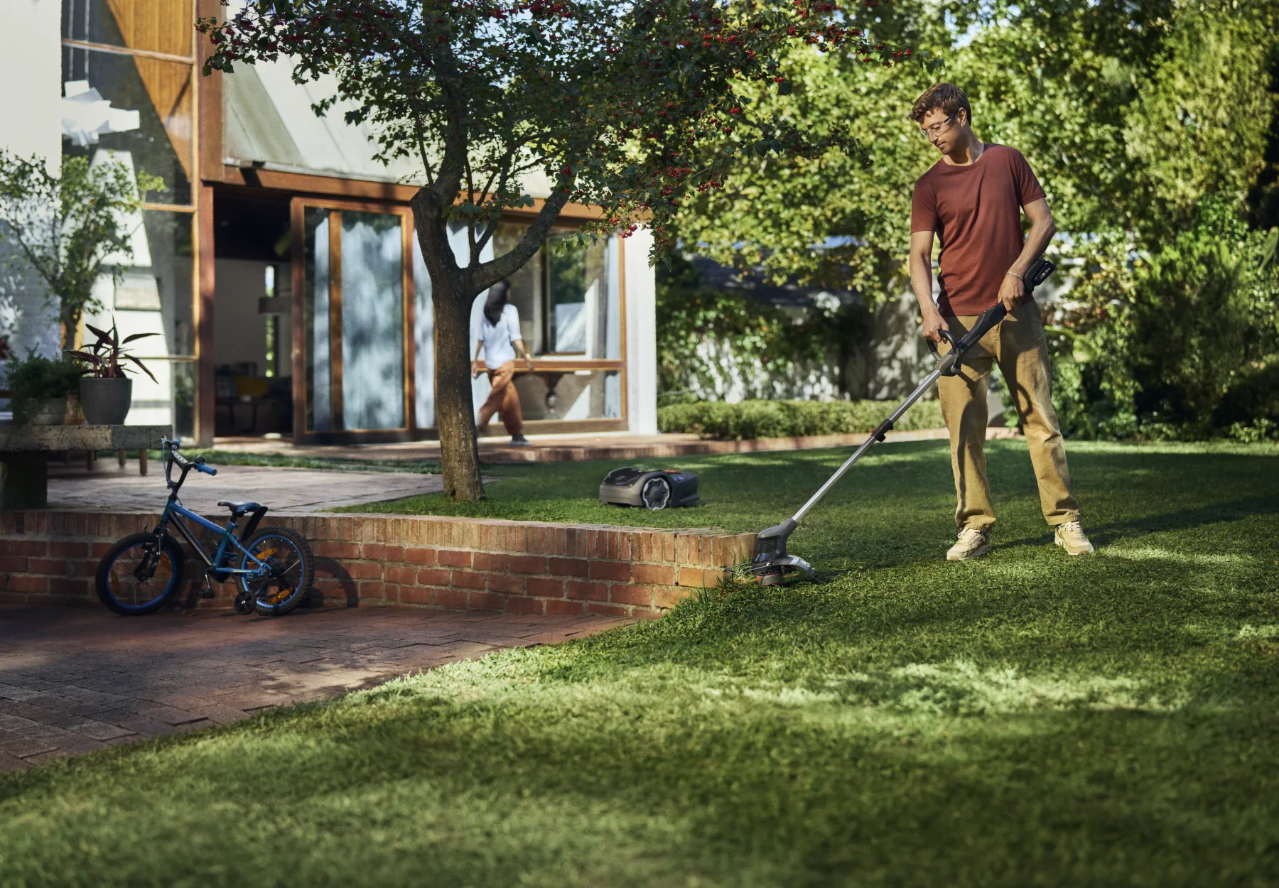 Husqvarna Aspire™ T28-P4A s akumulátorem a nabíječkou
