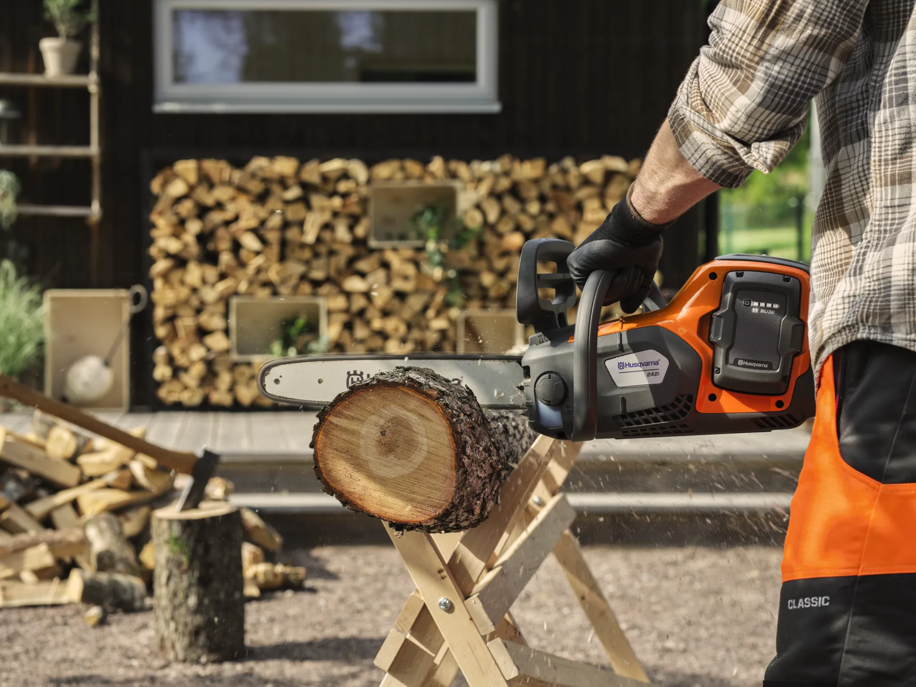 Husqvarna 242i s akumulátorem a nabíječkou